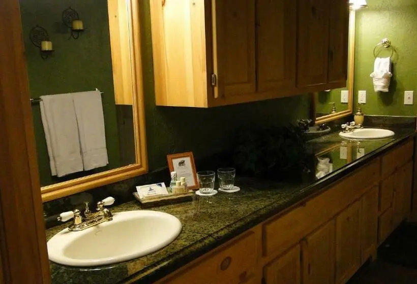 スーペリアースイート, Elkwood Manor Bed & Breakfast