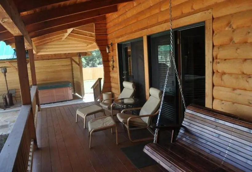 デラックススイート, Elkwood Manor Bed & Breakfast