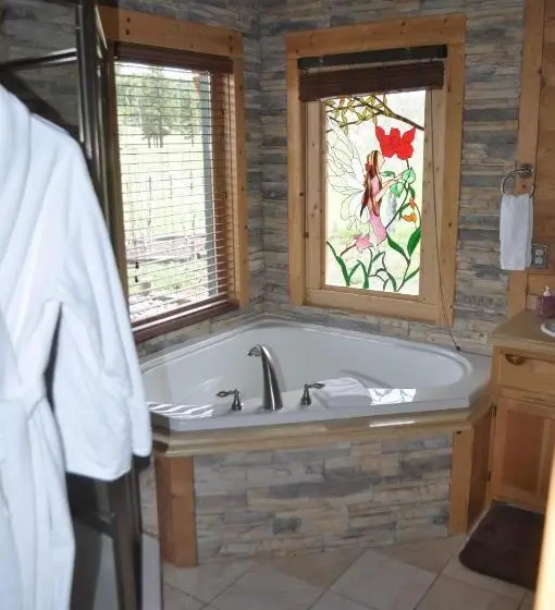 デラックススイート, Elkwood Manor Bed & Breakfast