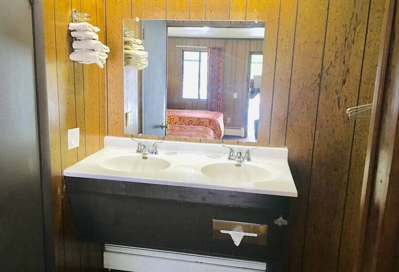 غرفه قياسيه سريرين مزدوجين, Granada Inn Motel   Kalkaska