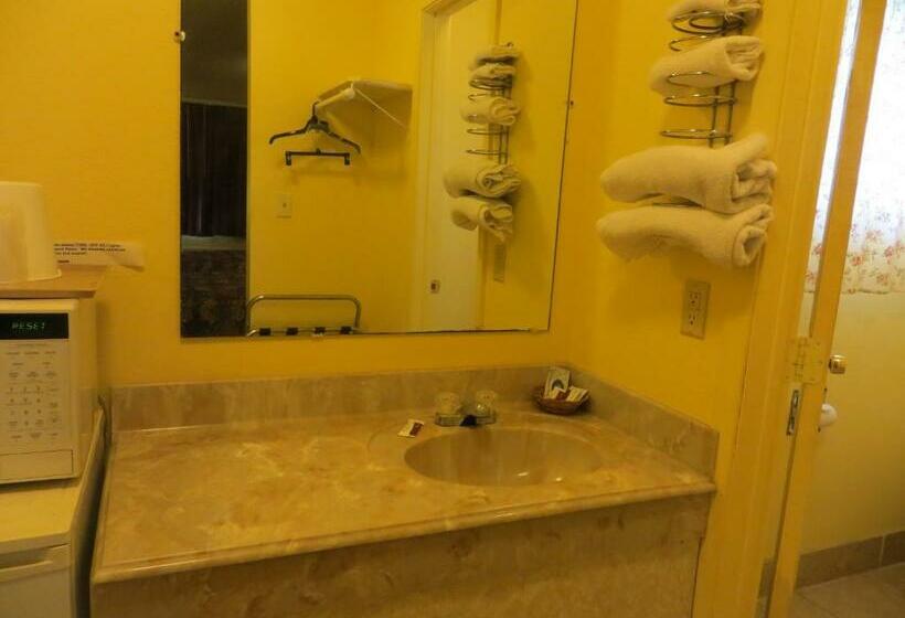 带2个双人床的标准工作室, Cottonwood Inn