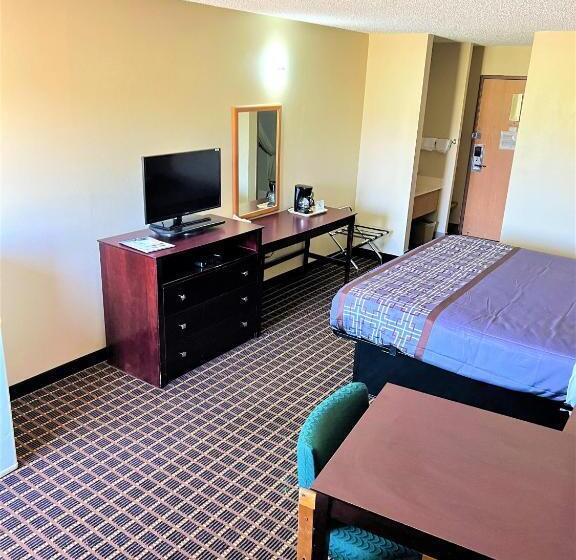 带大床的标准间, Designer Inn And Suites