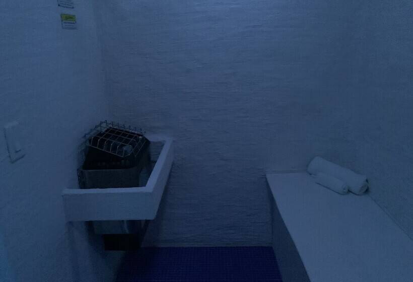 스위트, Designer Inn And Suites