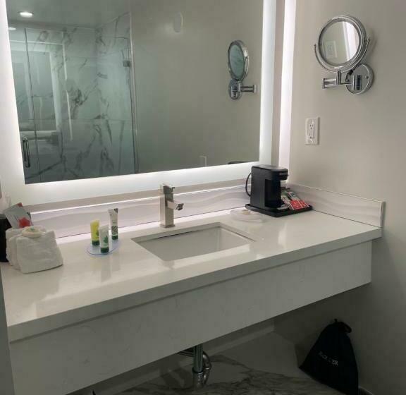 غرفة قياسية, Hi View Inn & Suites