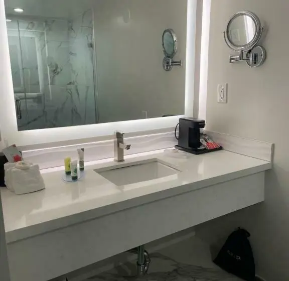 اتاق استاندارد, Hi View Inn & Suites