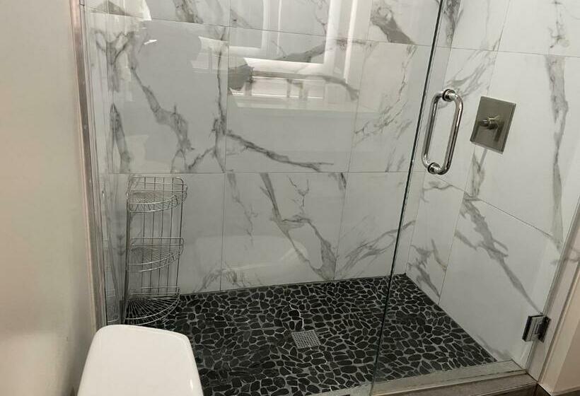 غرفة قياسية, Hi View Inn & Suites