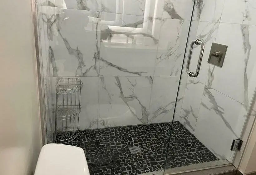 اتاق استاندارد, Hi View Inn & Suites