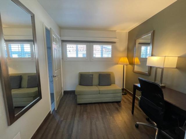 장애인을 위한 스탠다드 룸, Hi View Inn & Suites