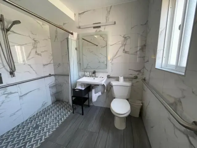 اتاق استاندارد برای معلولان, Hi View Inn & Suites