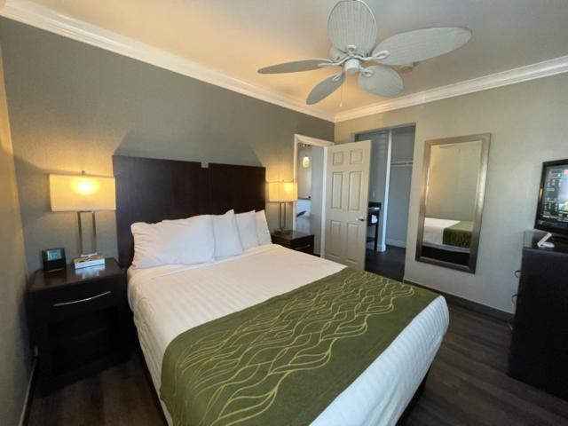 إستوديو قياسى, Hi View Inn & Suites