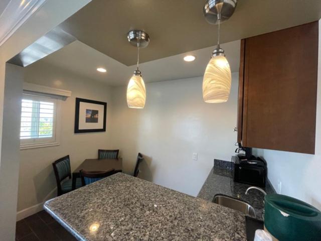 إستوديو قياسى, Hi View Inn & Suites