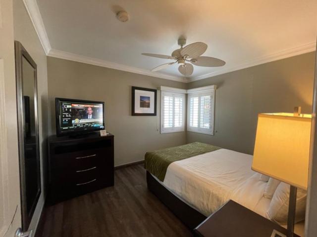 إستوديو قياسى, Hi View Inn & Suites