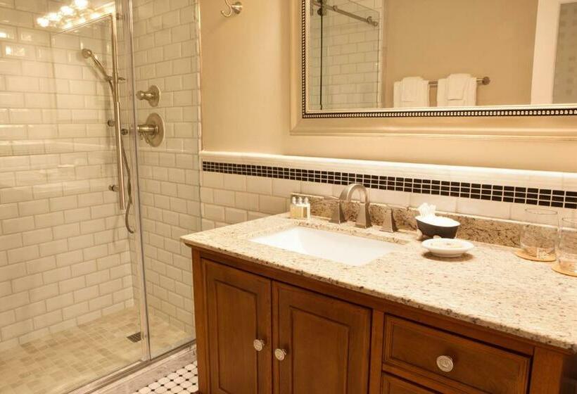 اتاق لوکس با تخت بزرگ, La Maison Hotel   Adults Only