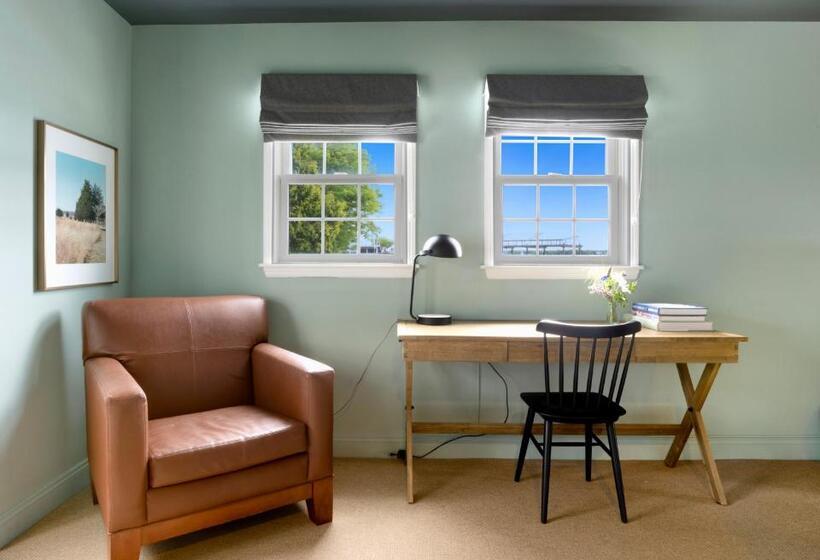 סוויטת ג'וניור, The Harbor Front Inn