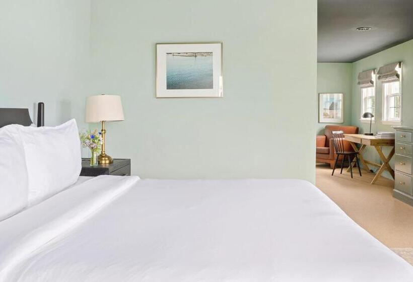 סוויטת ג'וניור םע נוף, The Harbor Front Inn