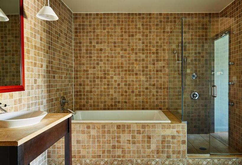 סוויטה עם נוף, The Harbor Front Inn