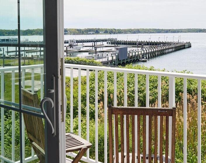 סוויטת ג'וניור םע נוף, The Harbor Front Inn