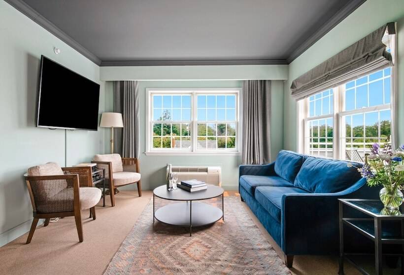 סוויטה עם נוף, The Harbor Front Inn