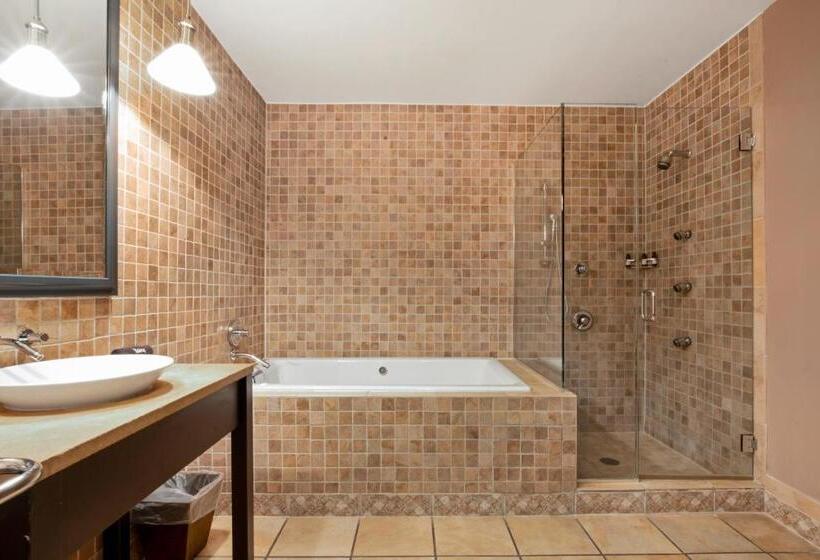 סוויטה עם נוף, The Harbor Front Inn