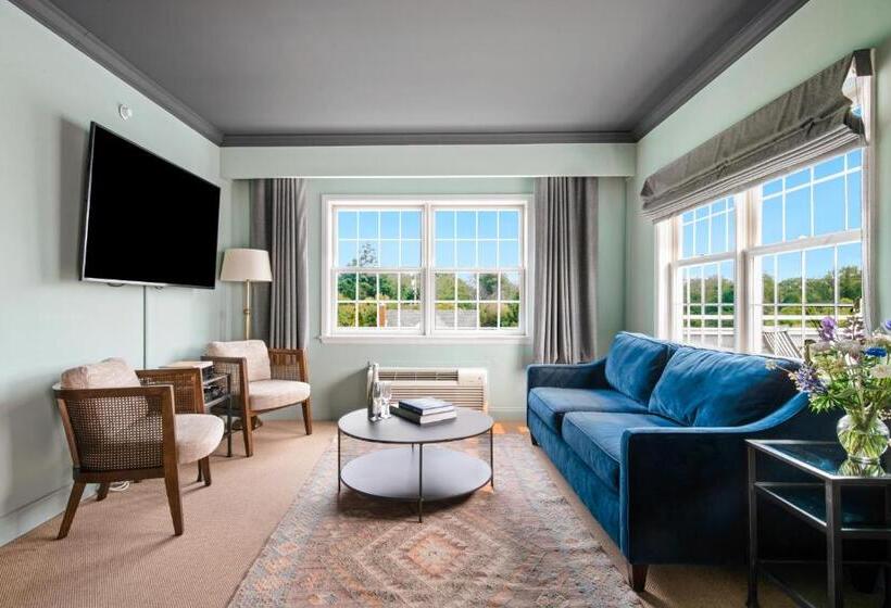 סוויטה עם נוף, The Harbor Front Inn