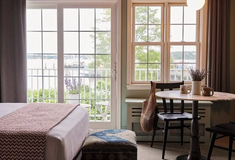 Manzaralı Junior Süiti, The Harbor Front Inn