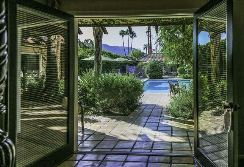 اتاق لوکس با تخت بزرگ, La Maison Hotel   Adults Only