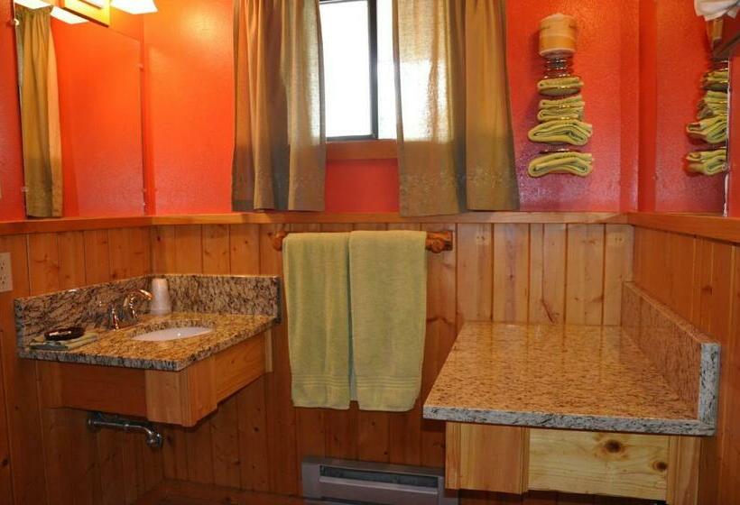 غرفه قياسيه سريرين مزدوجين, Long Holiday Motel