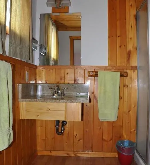 اتاق استاندارد, Long Holiday Motel