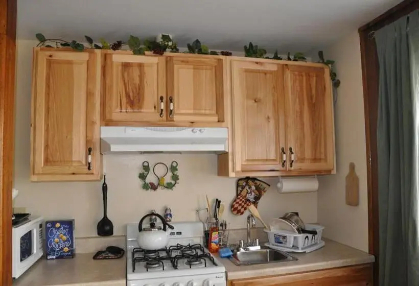 استودیوی استاندارد, Long Holiday Motel