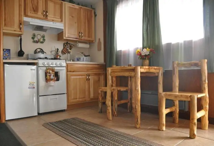 استودیوی استاندارد, Long Holiday Motel