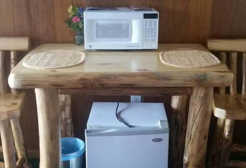 غرفه قياسيه سريرين مزدوجين, Long Holiday Motel