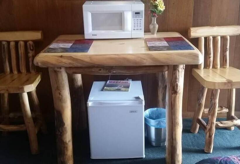 غرفه قياسيه سريرين مزدوجين, Long Holiday Motel