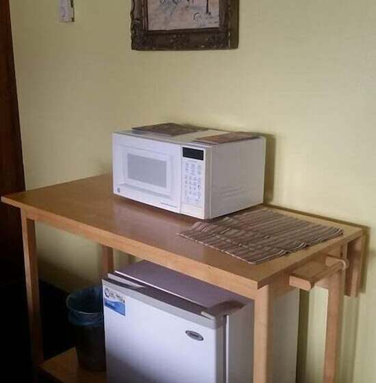 غرفه قياسيه سريرين مزدوجين, Long Holiday Motel