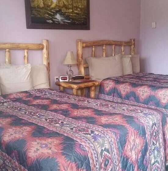 غرفه قياسيه سريرين مزدوجين, Long Holiday Motel