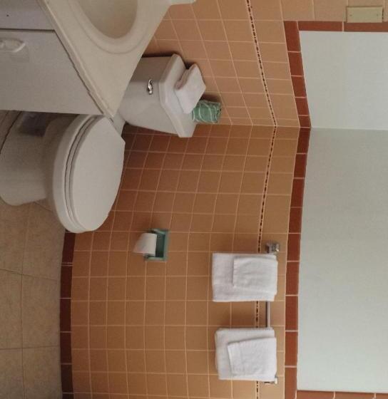 스탠다드 룸 더블 침대 2개, Budget Host Inn