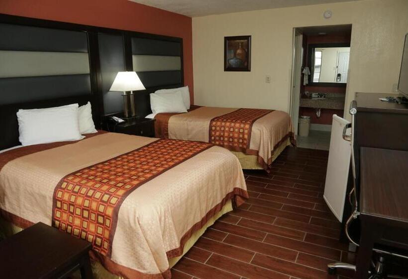 带2个双人床的标准工作室, Budget Inn   Washington