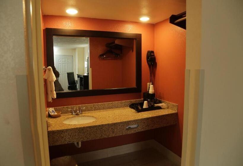 带2个双人床的标准工作室, Budget Inn   Washington