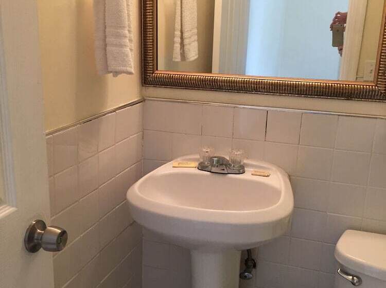 标准间, Crown Inn