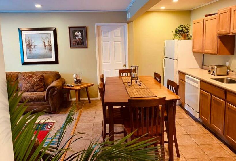 Люкс, Ledge Rock At Whiteface