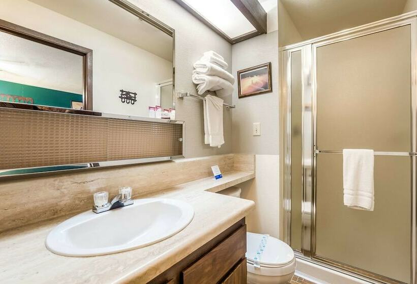 Номер Стандарт 2 Двуспальные Кровати, Rodeway Inn & Suites Big Water  Antelope Canyon