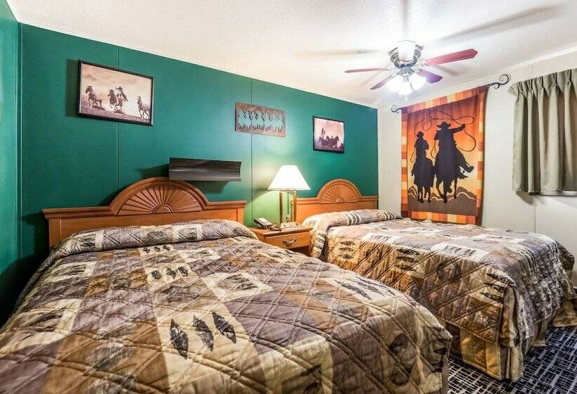 חדר סטנדרט שתי מיטות זוגיות, Rodeway Inn & Suites Big Water  Antelope Canyon