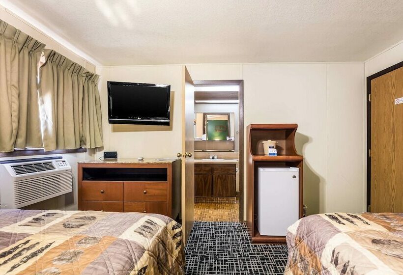 חדר סטנדרט שתי מיטות זוגיות, Rodeway Inn & Suites Big Water  Antelope Canyon