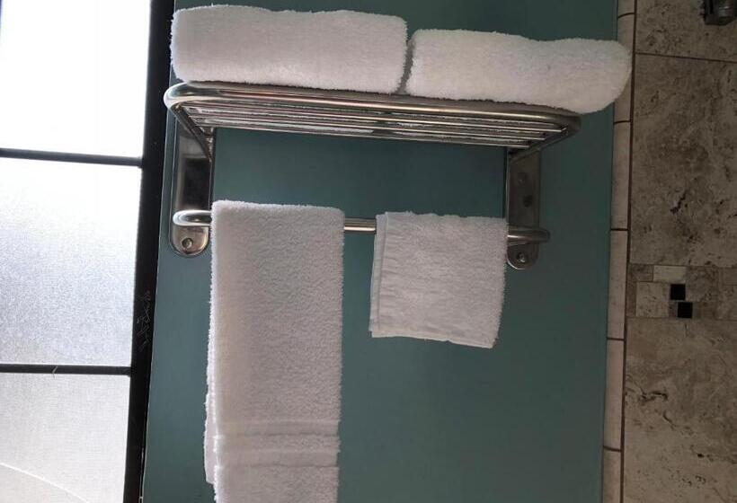 스탠다드 룸 킹사이즈 침대, Whittier Travel Inn