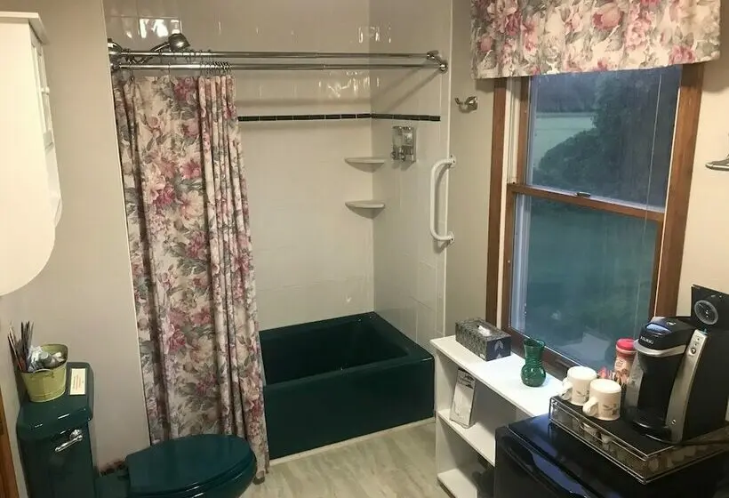 スタンダードルーム, On Cranberry Pond B&b