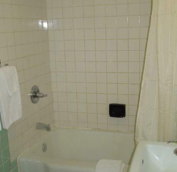 غرفه قياسيه سريرين مزدوجين, Red Lion Motel Southampton