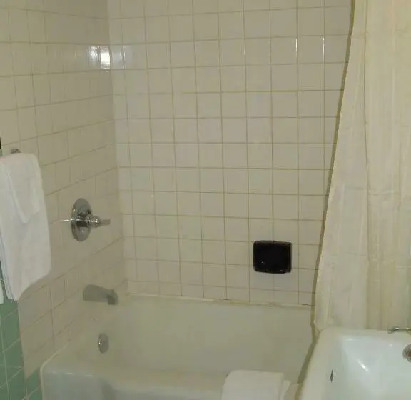 2ダブルベッドのスタンダードルーム, Red Lion Motel Southampton