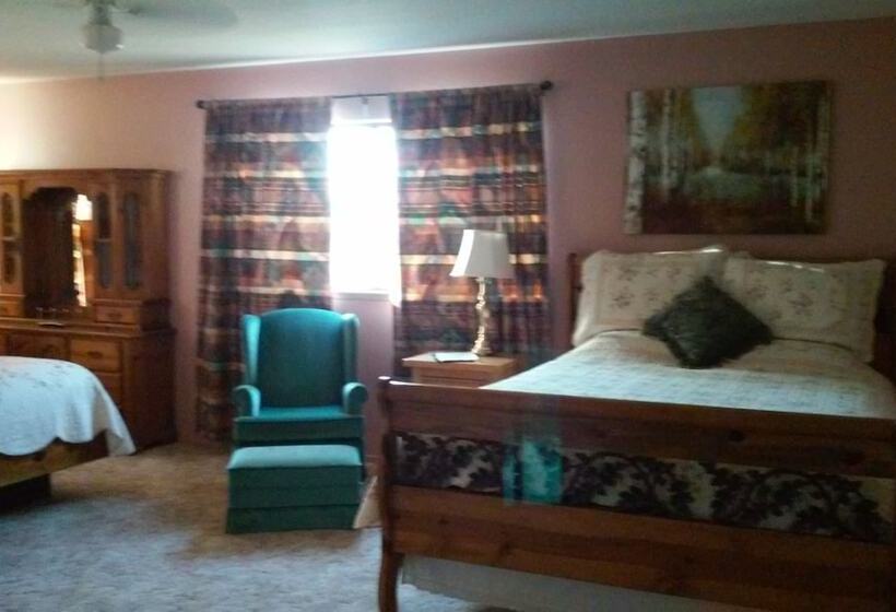 Семейный Номер, The Branded Calf Bed & Breakfast