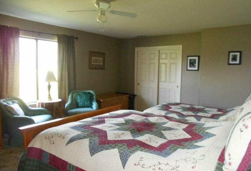 Семейный Номер, The Branded Calf Bed & Breakfast