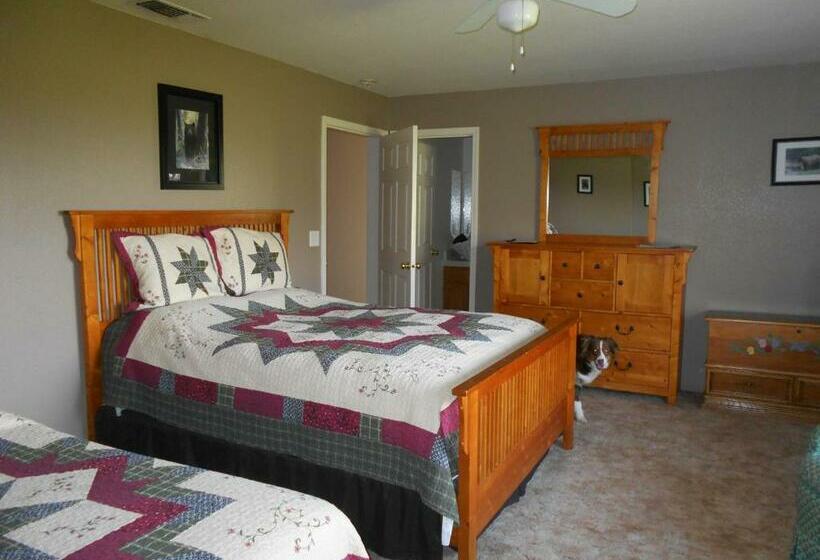 Семейный Номер, The Branded Calf Bed & Breakfast