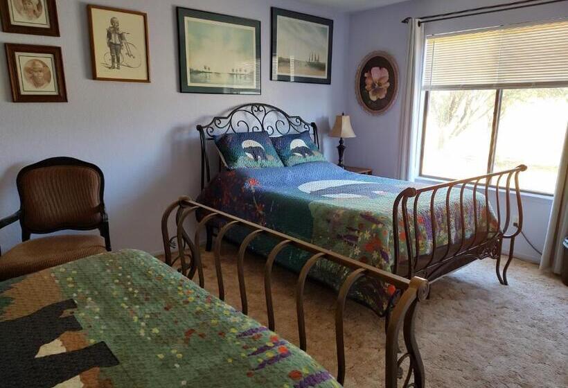 Семейный Номер, The Branded Calf Bed & Breakfast